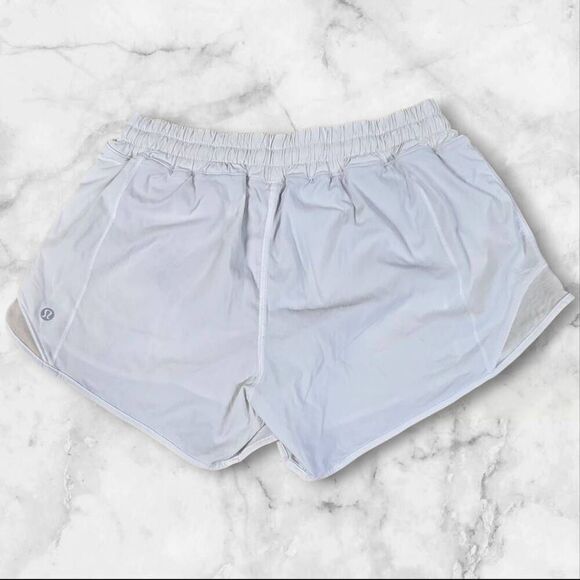 Lululemon Size 8 White Hotty Hot Shorts - Picture 2 of 2